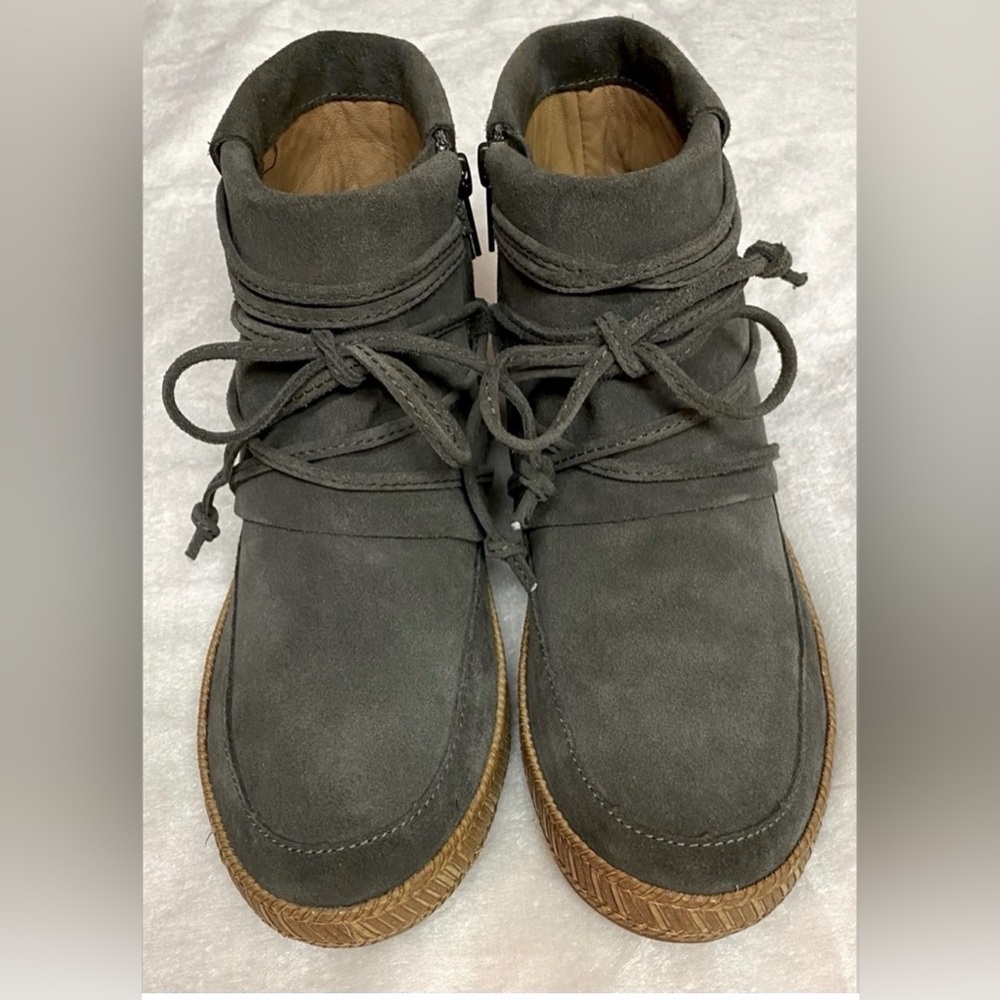 UGG Reid Boots - Picture 2 of 5